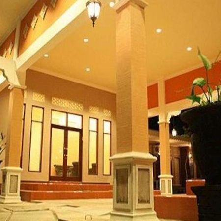 Patria Garden Hotel Blitar Exterior foto
